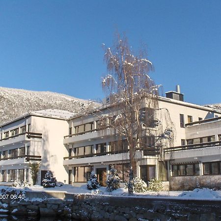 Innvik Fjordhotell Exterior photo